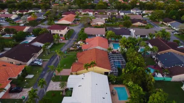 Miami Předměstí Sousedství Kendall Drone Aerial Reverse Reveal Sunset — Stock video