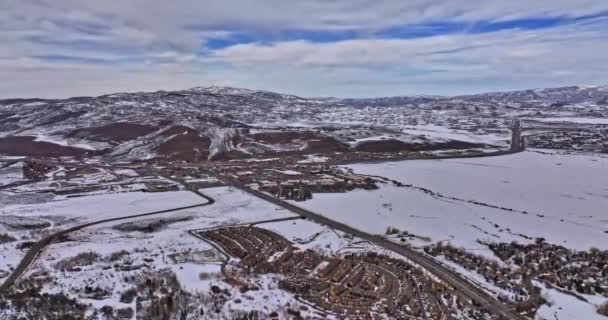 Park City Utah Aerial V26 Dolly Drone Flyover Neighborhood Town — Αρχείο Βίντεο