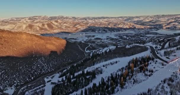 Кинематографический Пролет Park City Utah Aerial V21 Захватывает Красивый Снежный — стоковое видео