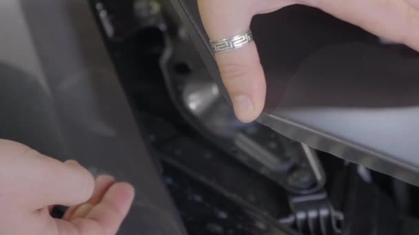 Arabanın Kapüşonlusuna Boya Koruma Filmi Yavaş Çekim Yaklaş — Stok video