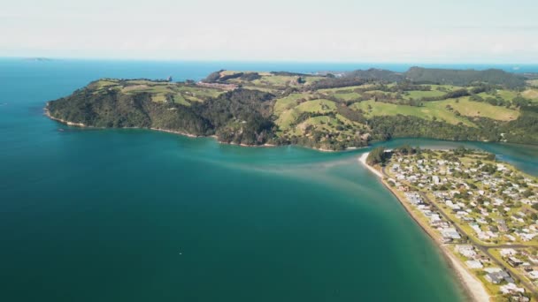 Vuelo Panorámico Aire Libre Por Encima Cooks Bay Coromandel Nueva — Vídeos de Stock