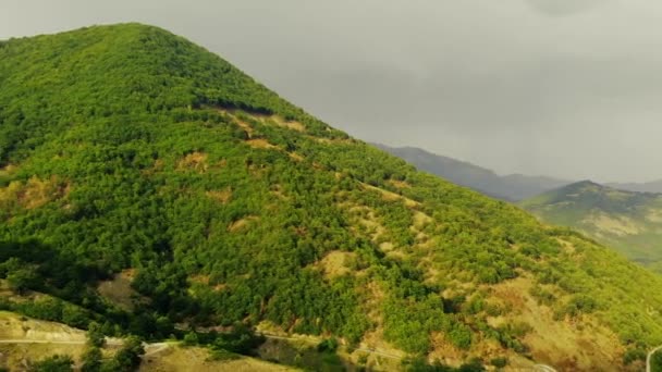 360 Vista Sulle Verdi Montagne Parte Soleggiato Parte Nuvoloso Grande — Video Stock