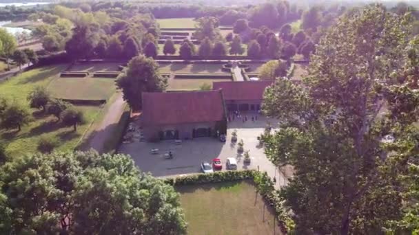 Aerial Moving Trees Appears Beautiful Farm House Used Wedding Events — Stock Video