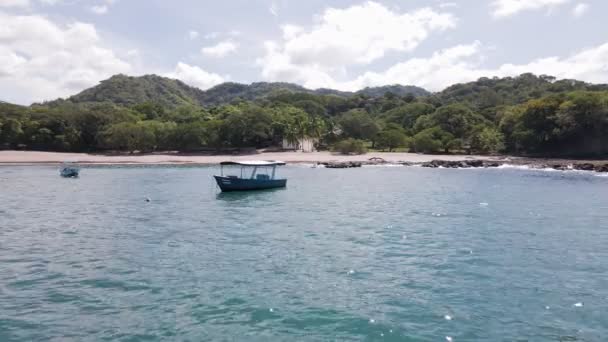 Fermer Vol Passé Bateau Pêche Vide Large Côte Playa Real — Video