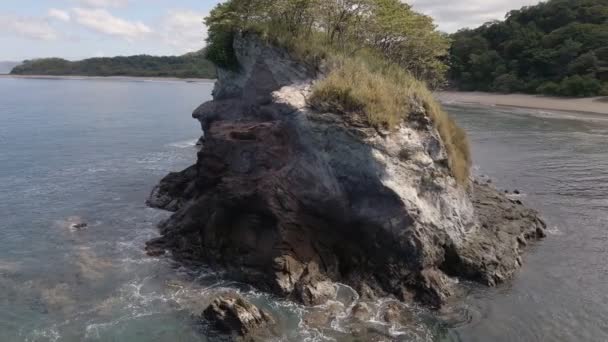 Langsame Rotation Eine Kleine Insel Voller Leben Ozean — Stockvideo