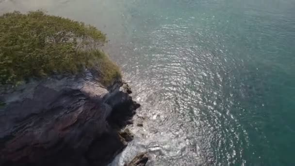 การเป วทางอากาศ การย งจากทะเลข นไปย มมองชายฝ งของชายหาดท สวยงามของ Playa Real — วีดีโอสต็อก