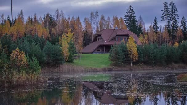 Vackert Höstlandskap Och Lodge Amatciems Lettland Timelapse — Stockvideo