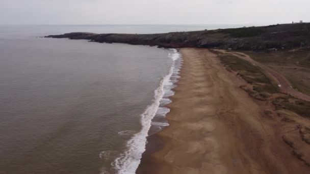 Luftaufnahme Der Gegend Von Punta Ballena Mit Sandstrand Punta Del — Stockvideo