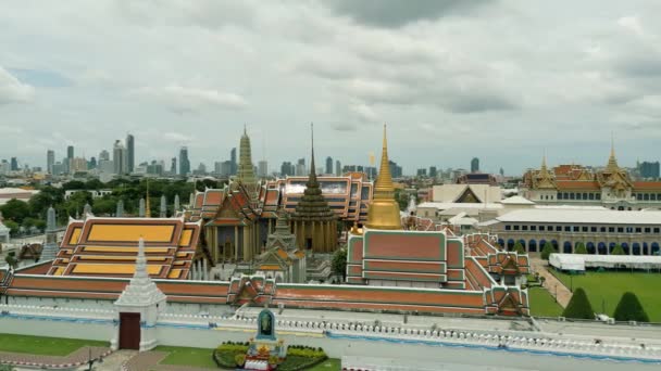 Cinematic Urban Drone Отснятые Воздуха Кадры Искушения Ват Пхра Кэу — стоковое видео