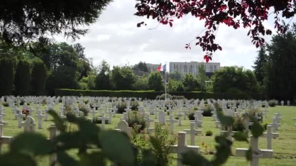 Soldats Français Cimetière Ralenti — Video