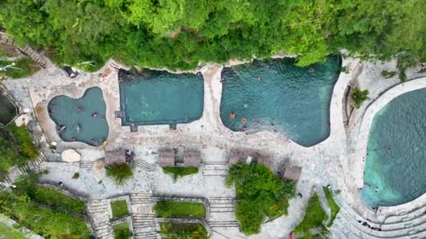 Luchtvlieg Drone Uitzicht Warmwaterbron Cocalmayo Santa Teresa Peru Andes Zuid — Stockvideo