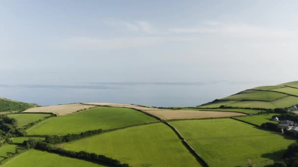 Hermosa Verde Rolling Hills Atlantic Blue Ocean View Fowey Cornwall — Vídeos de Stock