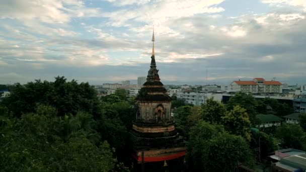 Cinematic Urban Drone Footage Panoramic Antial View Temple Wat Lok — Stock videók