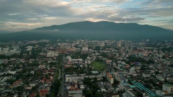 Städtische Drohnenaufnahmen Von Doi Suthep Der Stadt Chiang Mai Thailand — Stockvideo