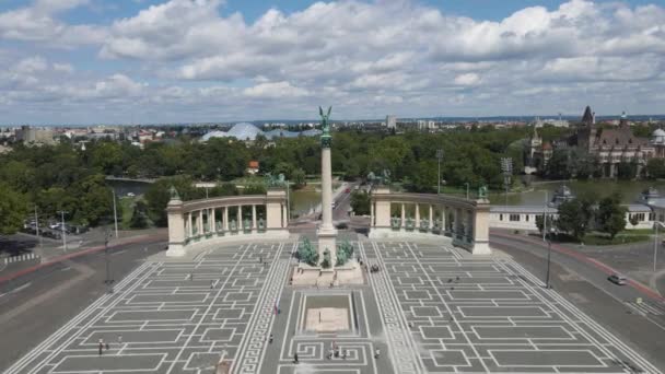 Симметричная Воздушная Съемка Памятника Тысячелетию Будапеште — стоковое видео