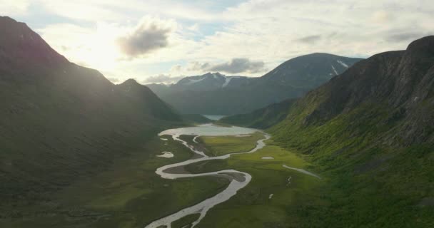 Scenic Jotunheim Völgy Folyó Kígyózó Keresztül Drámai Táj Drón — Stock videók