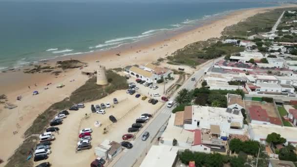 Latające Kierunku Plaży Wiejskiego Hiszpańskiego Miasta — Wideo stockowe