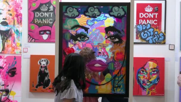 Buyers Look Paintings Sale Contemporary Art Fair Show Open Public — Video