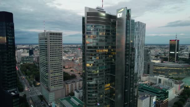 Luftaufnahme Des Zentrums Von Warschau Mit Seinen Berühmten Wolkenkratzern Wie — Stockvideo