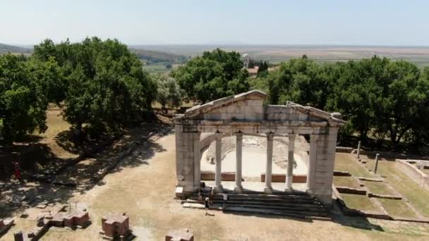 Aerial Shot Orbit Columns Located Apolonia Archaeological Park Albania Tourists — Stock Video