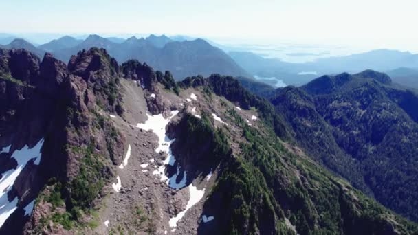 Aerial Fly Forward Mountain Peaks Broken Group Islands Mackenzie Range — Stockvideo