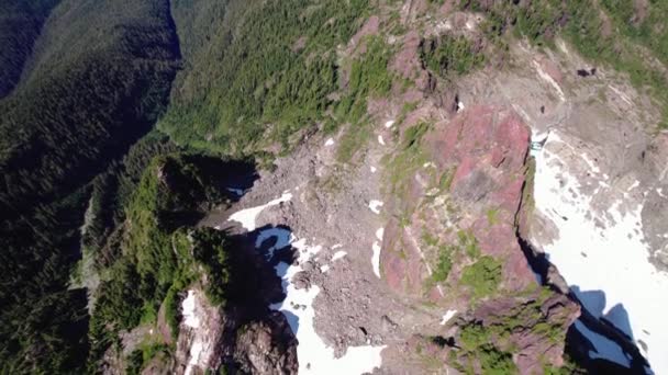 Aerial Shot Sharp Mountain Peaks Mackenzie Range Vancouver Island Canadá — Vídeos de Stock