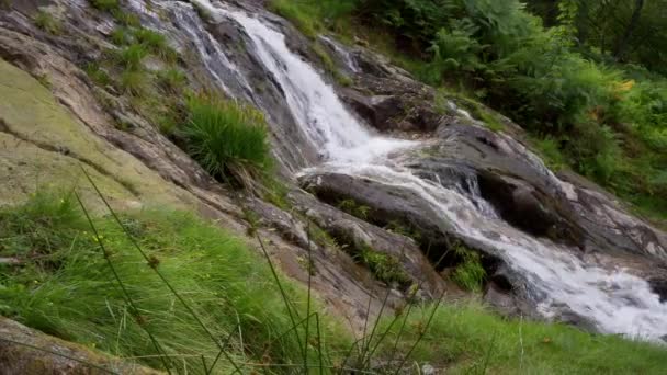 Imágenes Vídeo Scale Force Una Cascada Lago Buttermere Cascada Más — Vídeo de stock