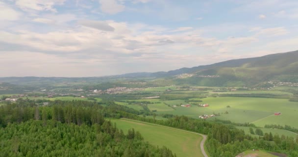 Norveç Trondelag Kentindeki Trondheim Kırsalındaki Yeşil Orman Çayır Dağlar Manzarası — Stok video