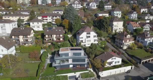Drone Panning Shot Lausanne Woonwijk Stad Bomen Huizen Stedelijke Omgeving — Stockvideo