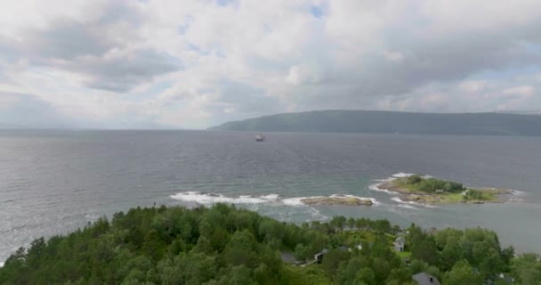 Container Ship Sailing Norwegian Sea Seen Narvik Nordland Norway Anténa — Stock video