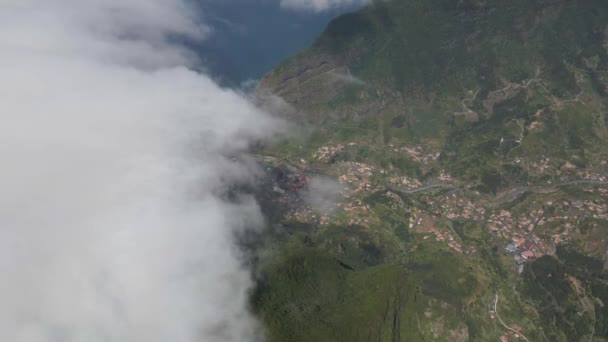 Voando Sobre Nuvens Drone Girando Para Direita Mostrando Freguesia São — Vídeo de Stock