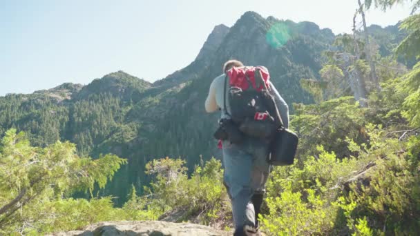 Hiker Walking Away Camera Looking Landscape Mackenzie Range Vancouver Island — Stok Video