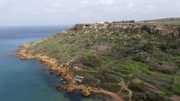 Luftaufnahme Über Der Küste Der Ikonischen Insel Gozo Felsformationen Steilen — Stockvideo