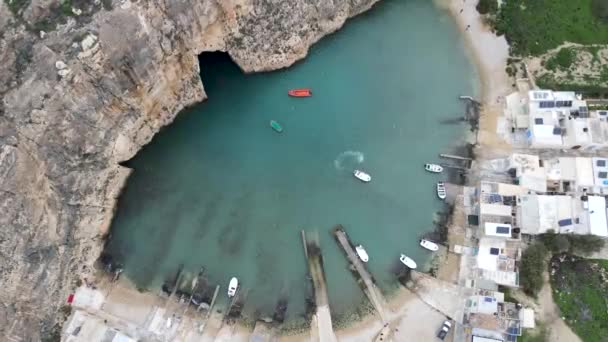 Морская Лагуна Двейра Соединена Средиземным Морем Острове Гозо Мальта Воздушный — стоковое видео