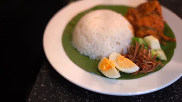 Bowel Rice Plating Banana Leaf Eggs Curry Dish South Indian — Stock Video