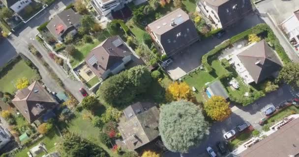 瑞士沃州洛桑市房屋和树木的高空无人驾驶飞机俯瞰图 — 图库视频影像
