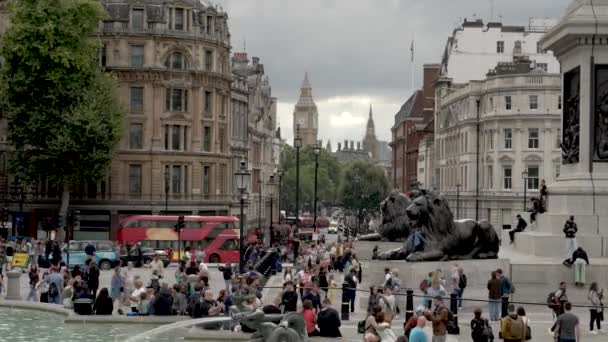 Upptagen Scen Trafalgar Square London Med Big Ben Synlig Bakgrunden — Stockvideo