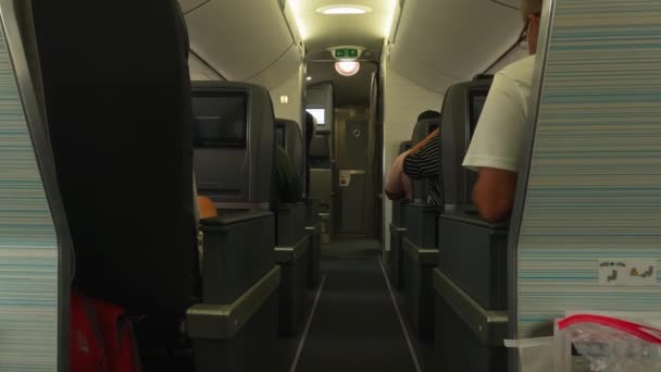 Пасажири Готуються Вильоту Літаку Коридор Вистрілений Бізнес Класі — стокове відео