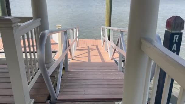 Pier Neben Dem Wasser Auf Kiawah Island South Carolina — Stockvideo