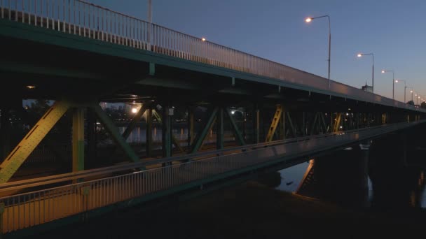 Egy Villamos Halad Visztula Folyón Gdanski Hídon Közepes Lövés — Stock videók