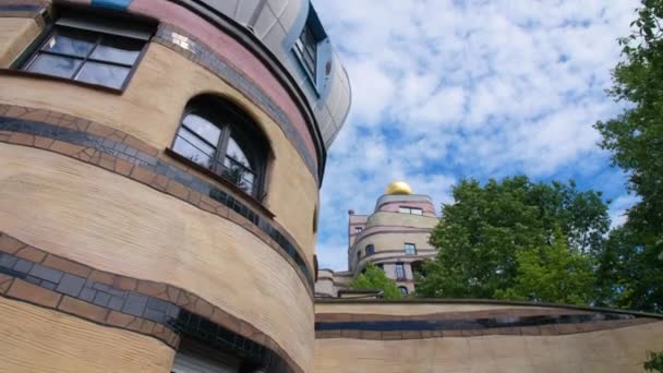 Δάσος Spiral Waldspirale Darmstadt Hundertwasser Διάσημη Πολύχρωμη Γερμανική Πρόσοψη Μια — Αρχείο Βίντεο