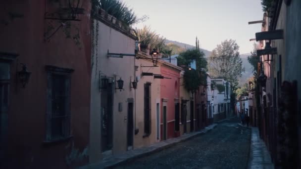 Caminhando Por Uma Rua San Miguel Allende — Vídeo de Stock