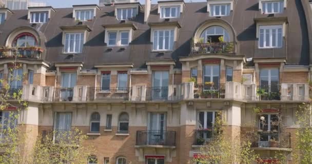 Paris Building Med Vacker Arkitektonisk Design Framsida Traditionella Stil Hus — Stockvideo