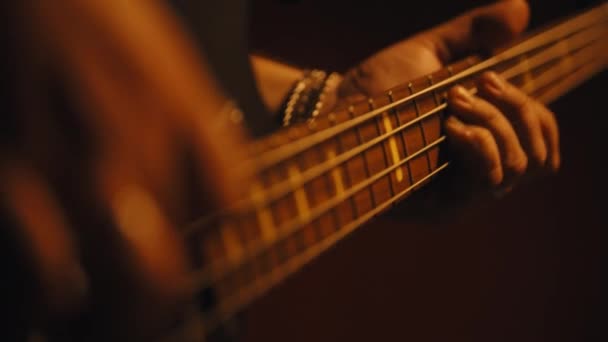 Gros Plan Des Doigts Jouant Guitare Basse — Video