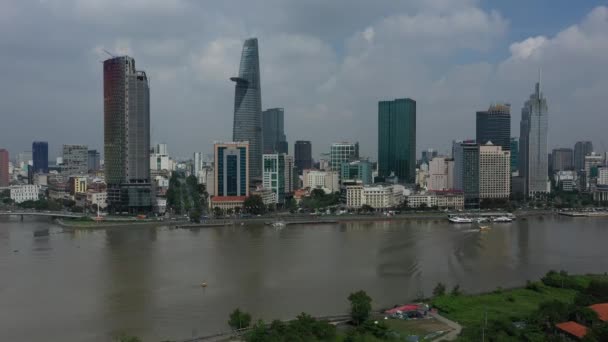 Saigon River Canale Lungomare Gru Aerea Girato Con Chi Minh — Video Stock