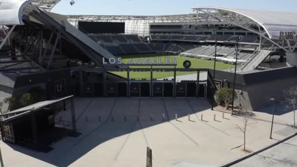ロサンゼルスサッカークラブのスタジアムの入り口と門 カリフォルニア銀行 — ストック動画