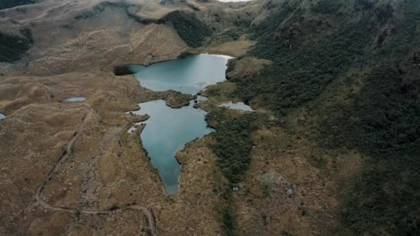 Vista Aérea Laguna Baos Ladera Montaña Madrugada Reserva Ecológica Coca — Vídeo de stock