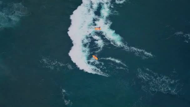 Surfeurs Balayés Par Énormes Vagues Dans Mer Sinemorets Bulgarie Aérien — Video