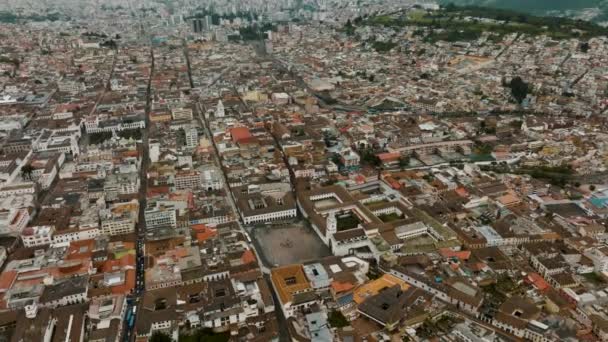 Straßen Und Wohnhäuser Der Stadt Quito Der Nähe Von Panecillo — Stockvideo