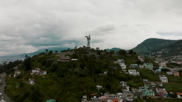 Panecillo Iconische Heuveltop Met Maagd Maria Standbeeld Het Centrum Van — Stockvideo